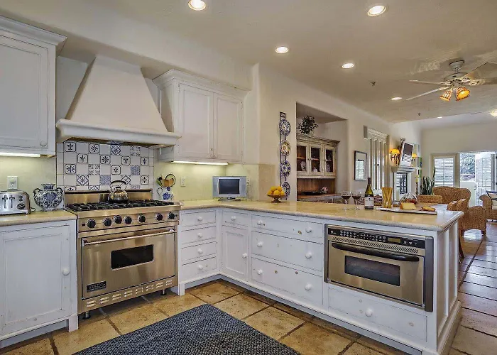 Luxurious Mykonos In Santa Barbara With Outdoor Deck Short Bike Ride To Beach